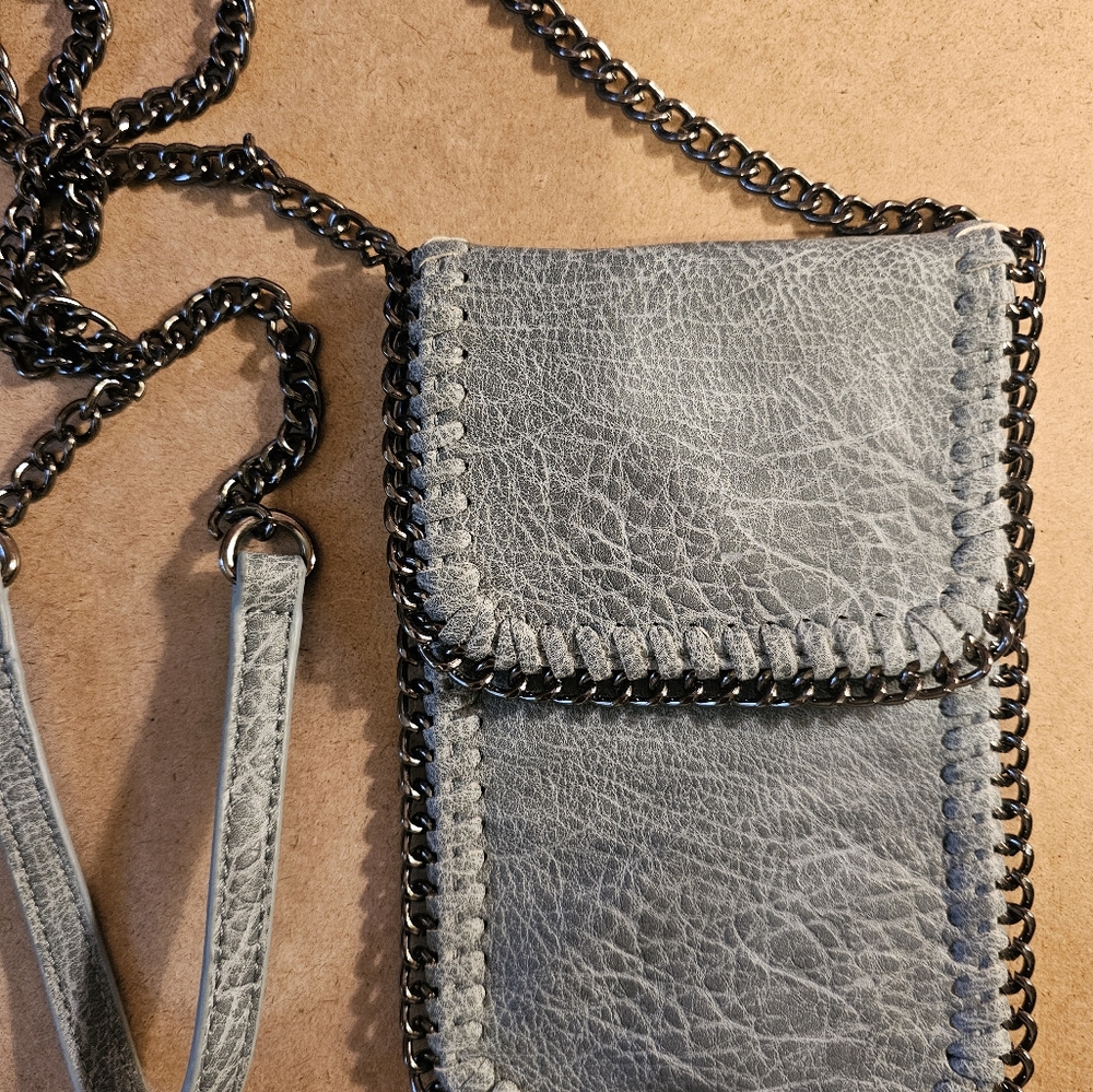 Chain crossbody purse